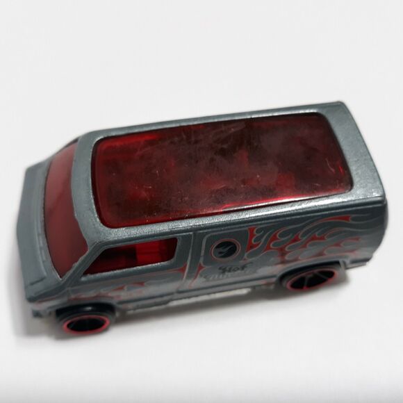 HOT WHEELS CUSTOM '77 DODGE VAN Mattel Die-Cast 2007 Silver with red flames - Picture 5 of 8